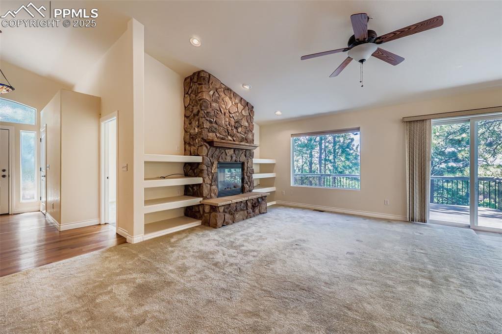 Image 4 of 28: Living Room