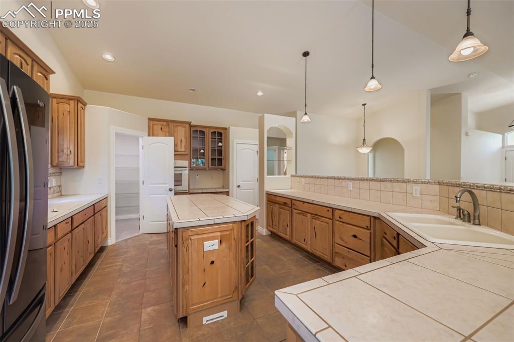 Image 6 of 28: Kitchen