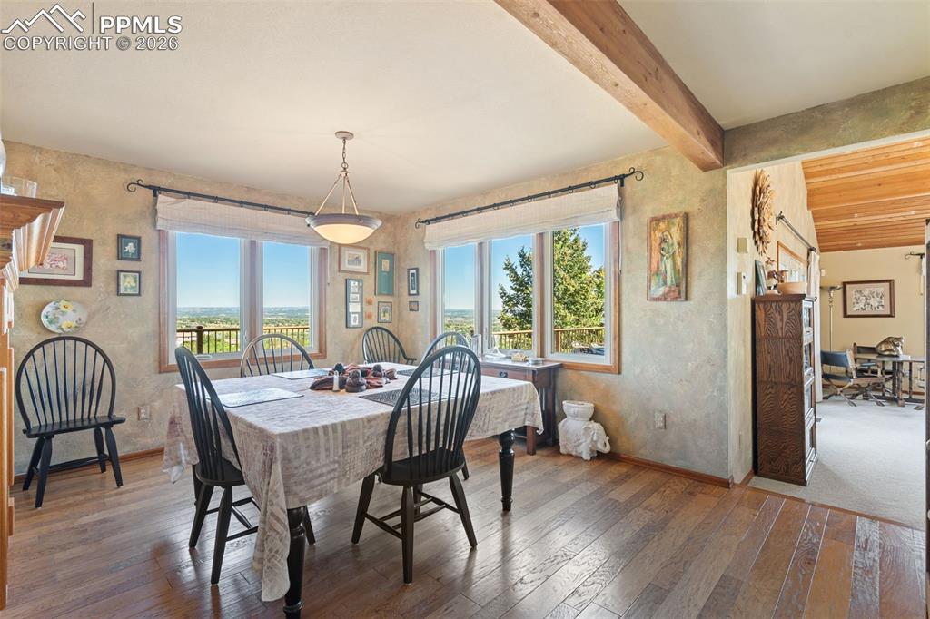 Image 14 of 43: Dining Area