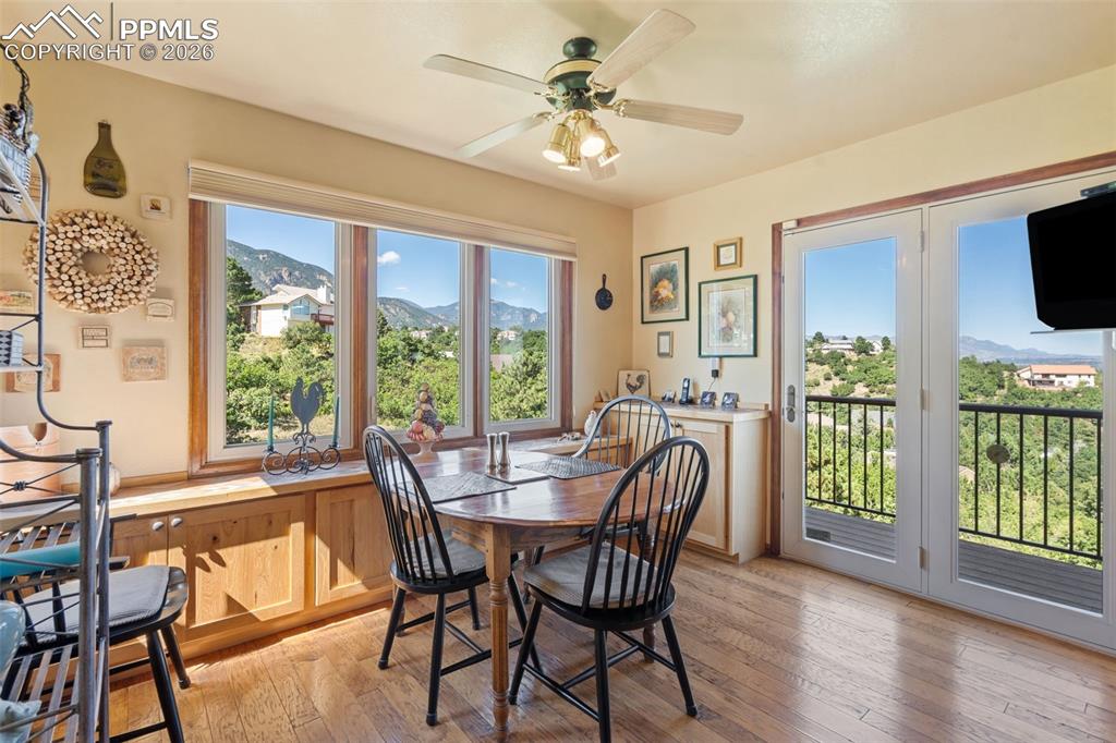 Image 18 of 43: Dining Area