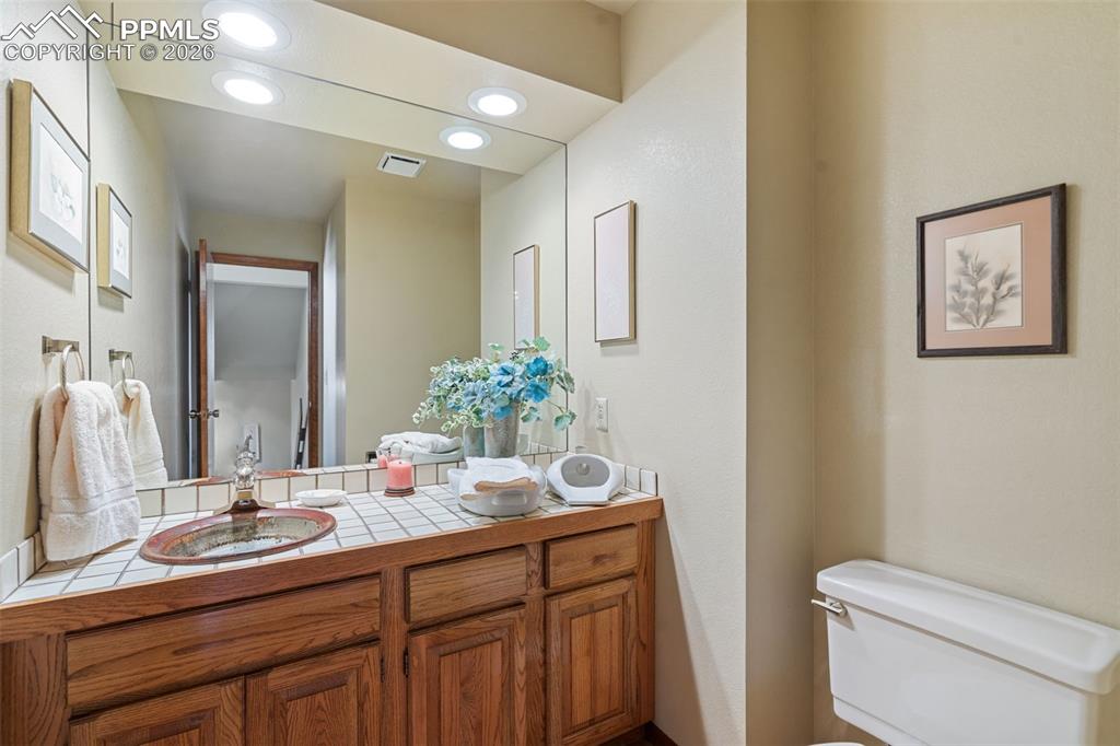 Image 19 of 43: Bathroom