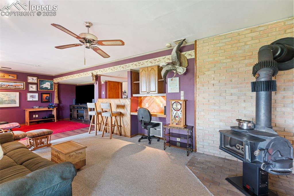 Image 28 of 43: Living Room