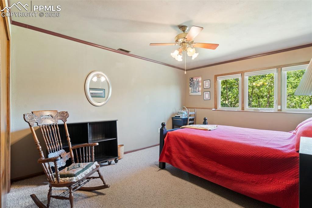 Image 34 of 43: Bedroom