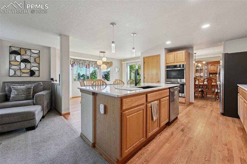 Image 11 of 47: Kitchen