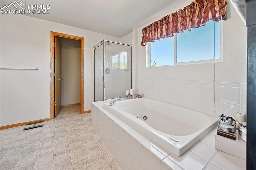 Image 41 of 47: Huge soak in tub in the primary  bathroom 