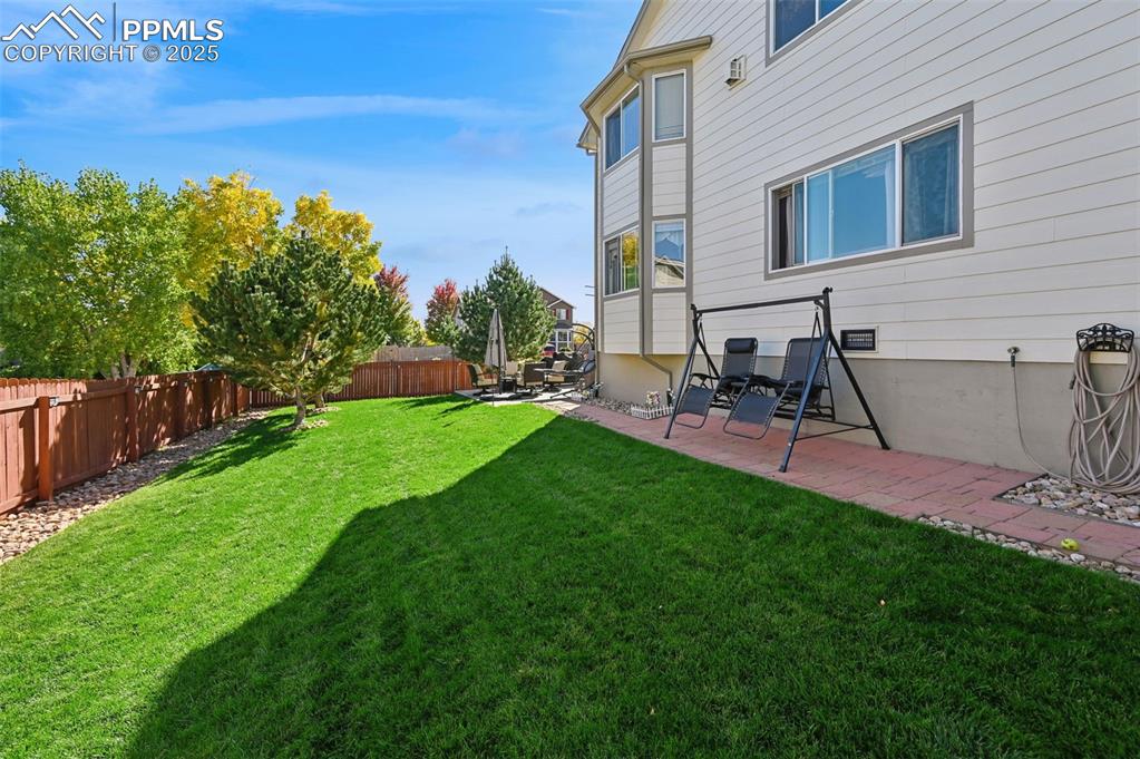 Image 45 of 47: Yard