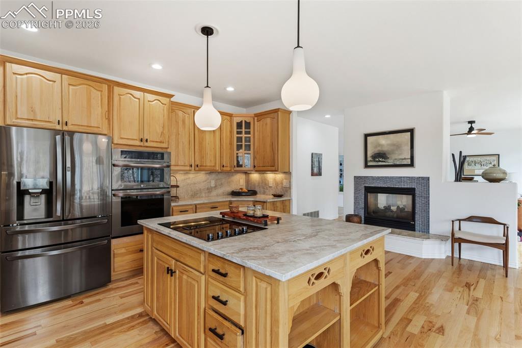 Image 16 of 49: All new black SS appliances, new lighting, hickory floors & Level 5 Taj Maj
