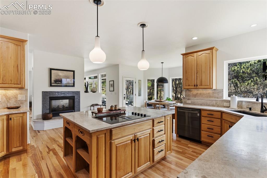 Image 17 of 49: Amazing entertaining space!