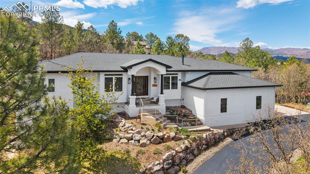 Image 2 of 49: Beautiful home in Upper Skyway area!