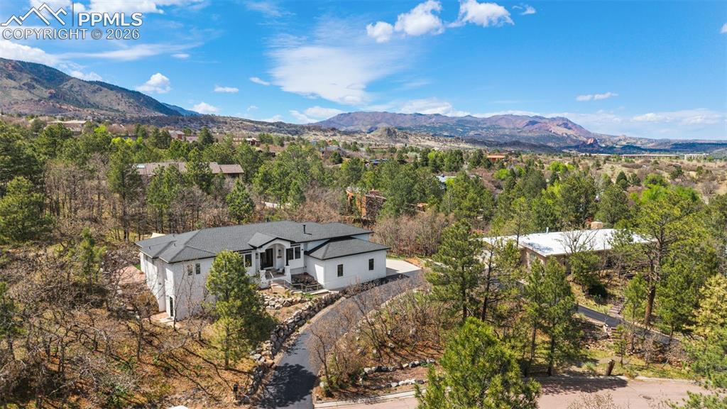 Image 3 of 49: Professionally fire mitigated & close to hiking trails!