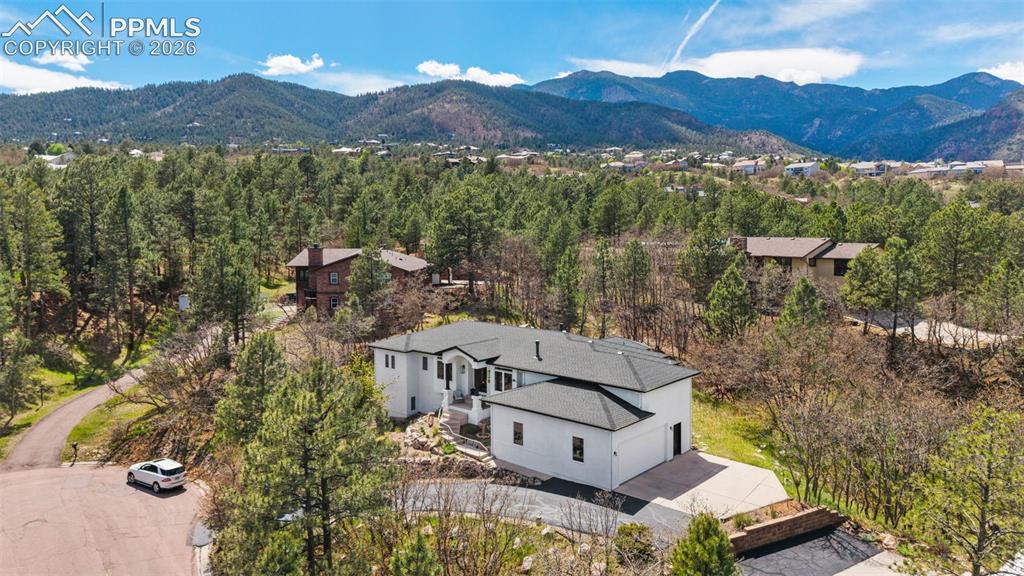 Image 4 of 49: Enjoy a feeling of privacy on this spectacular lot!