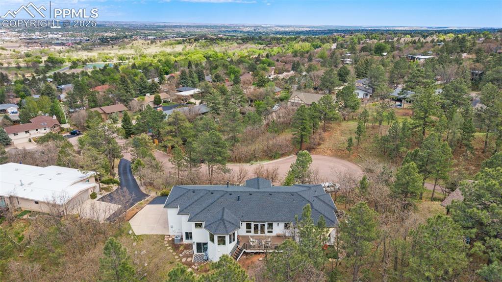Image 44 of 49: Great home/lot on a quiet cul-de-sac. You can see city lights at night from