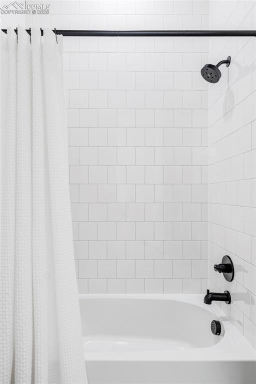 Image 17 of 29: Bathroom