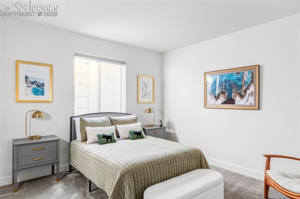 Image 25 of 29: Bedroom