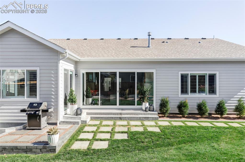 Image 27 of 29: Back of Structure