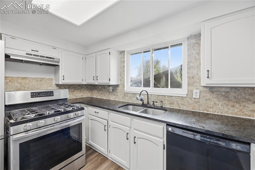 Image 19 of 39: No Description Available