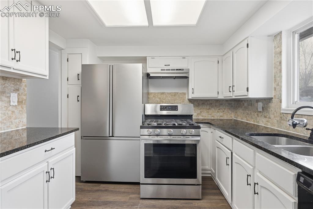 Image 2 of 39: Listing packet