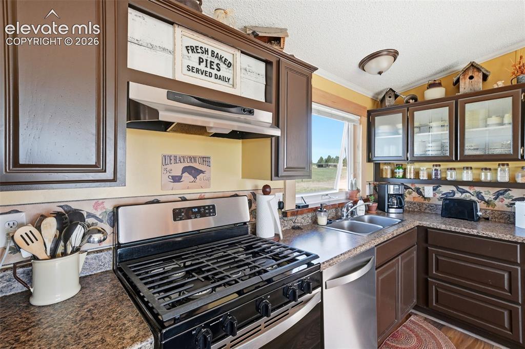 Image 11 of 43: Kitchen