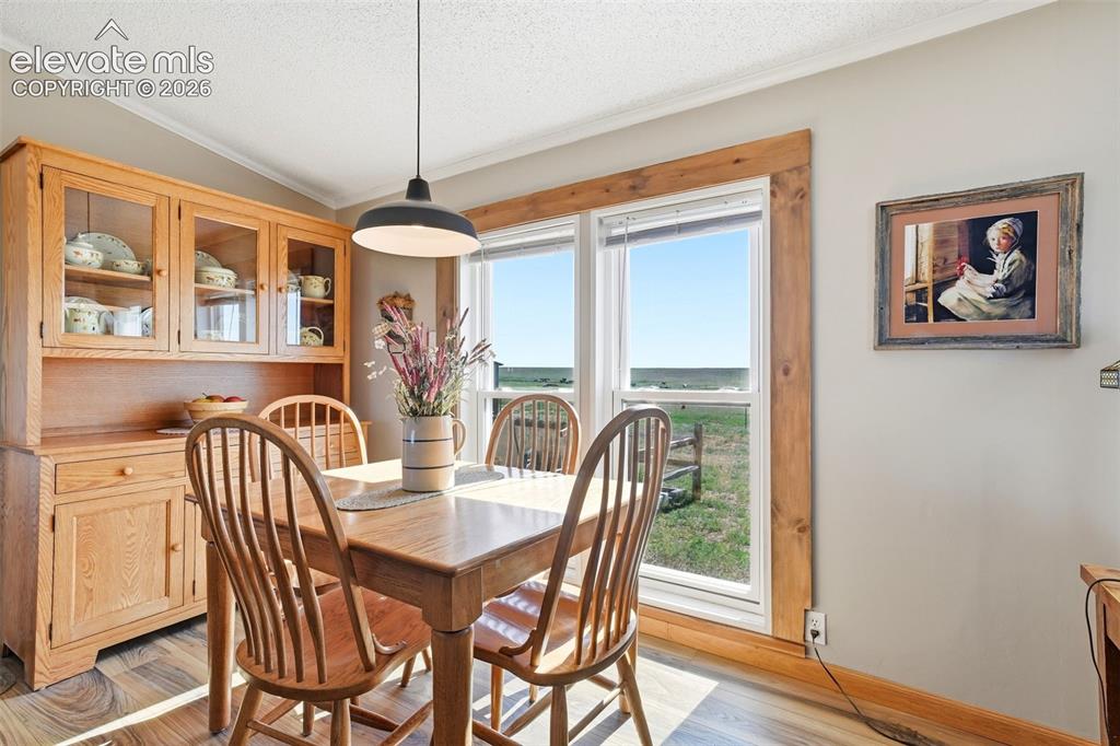 Image 13 of 43: Dining Area