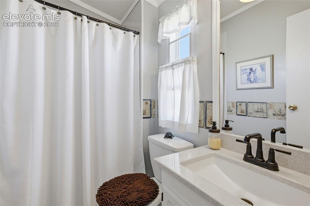 Image 14 of 43: Bathroom