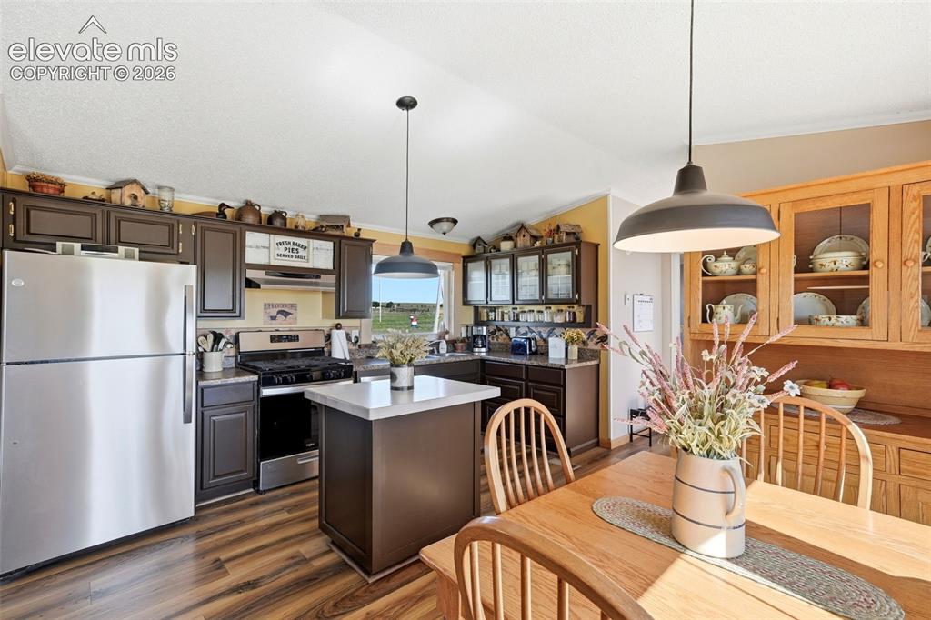 Image 7 of 43: Kitchen