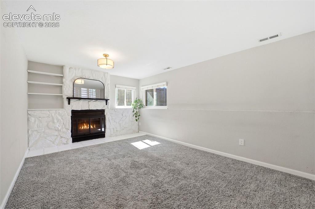 Image 18 of 50: Living Room