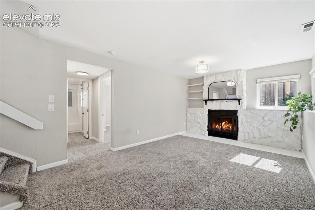 Image 19 of 50: Living Room