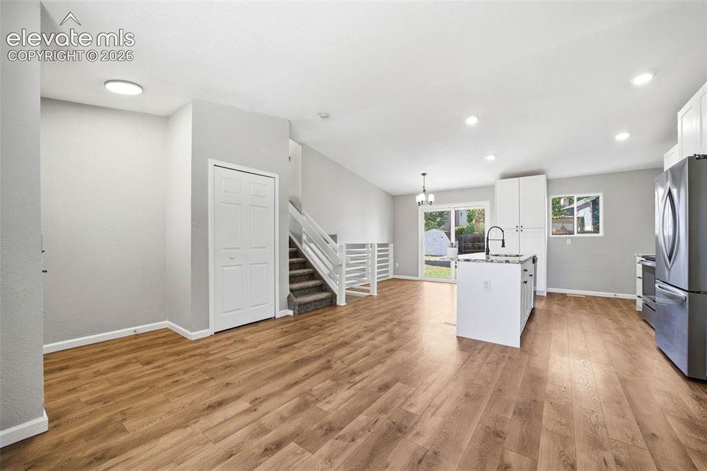 Image 8 of 50: Kitchen