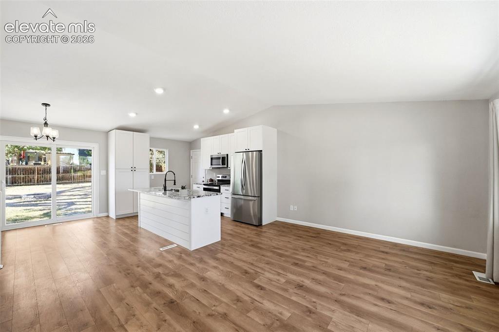 Image 9 of 50: Kitchen