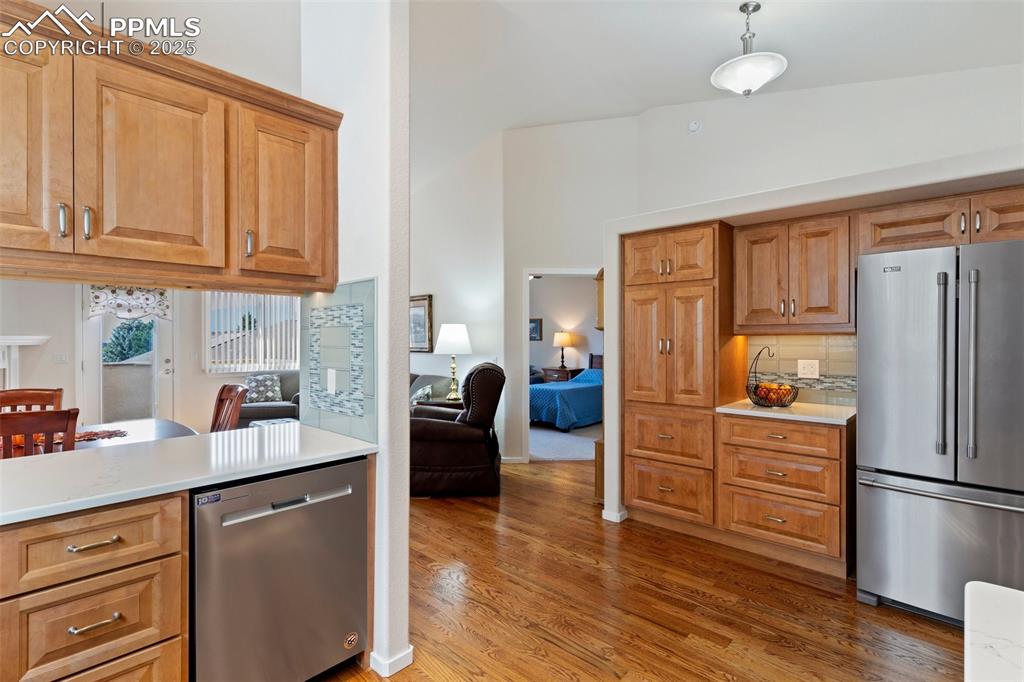 Image 11 of 30: Built-in Pantry with pullout shelving