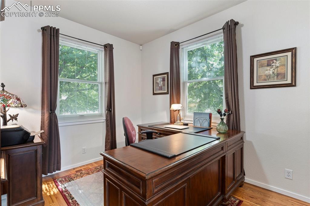 Image 13 of 30: Office/Bedroom