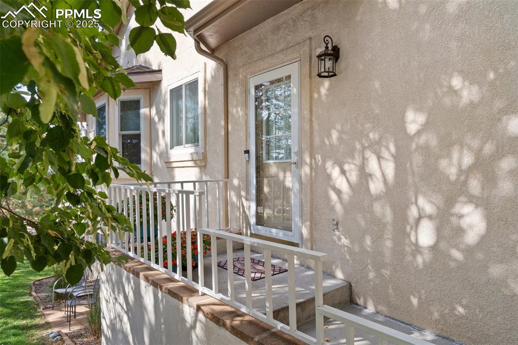 Image 2 of 30: Entry