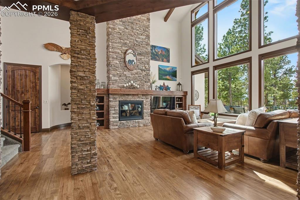 Image 12 of 50: Living Room