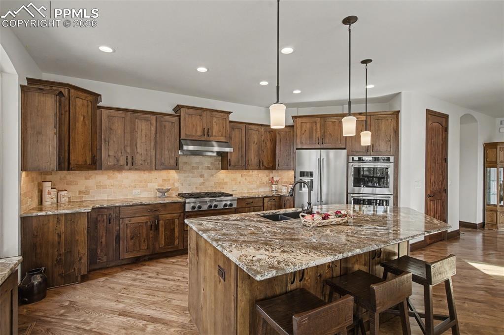 Image 16 of 50: Kitchen