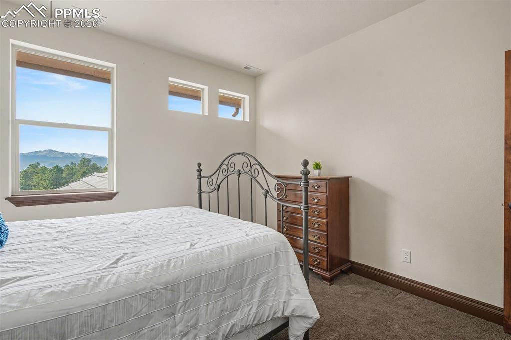 Image 34 of 50: Bedroom