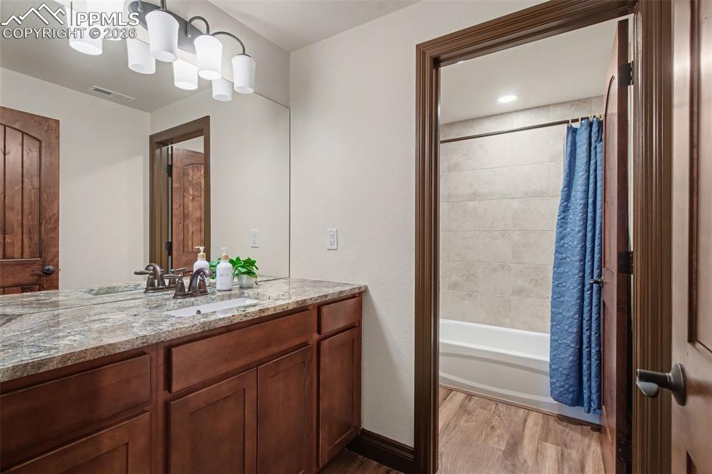 Image 44 of 50: Bathroom