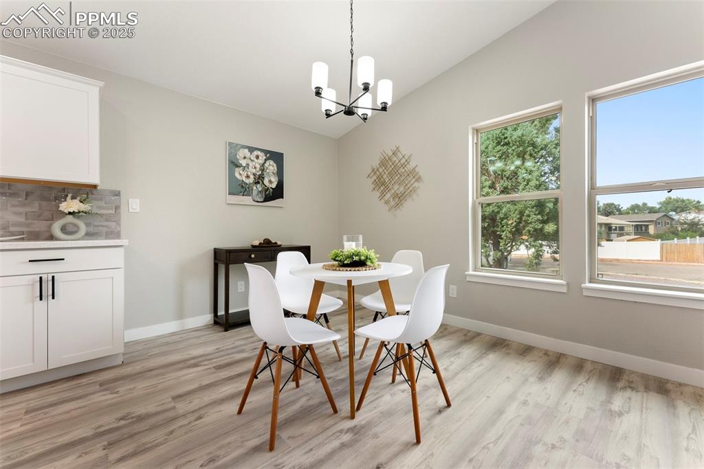 Image 10 of 37: Dining Area