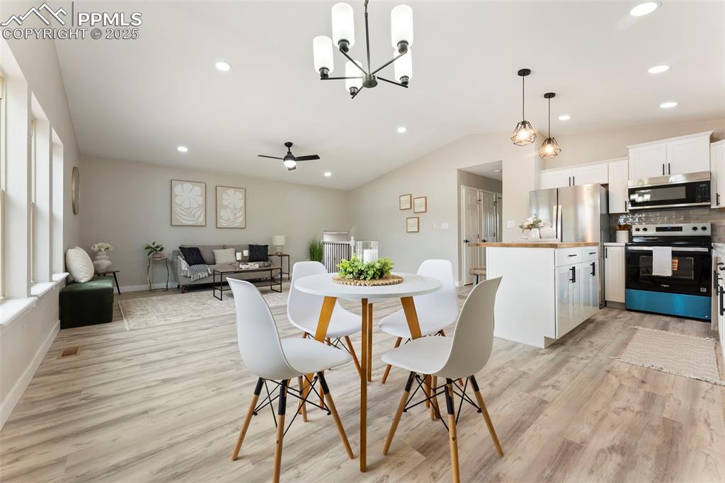 Image 11 of 37: Dining Area