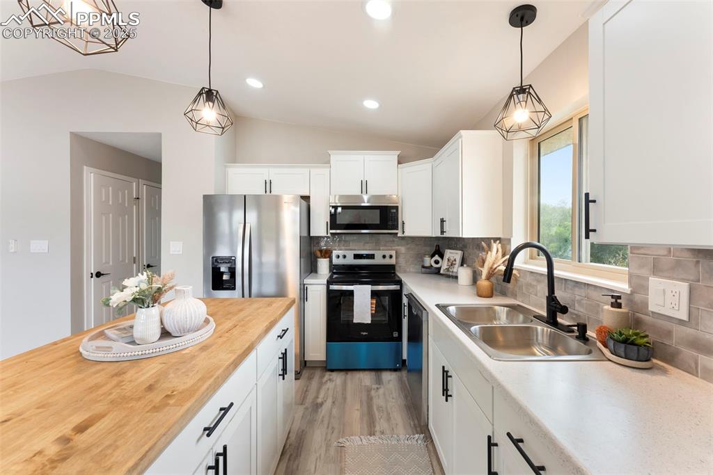 Image 12 of 37: Kitchen