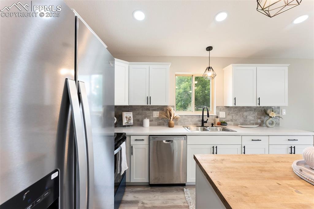 Image 13 of 37: Kitchen