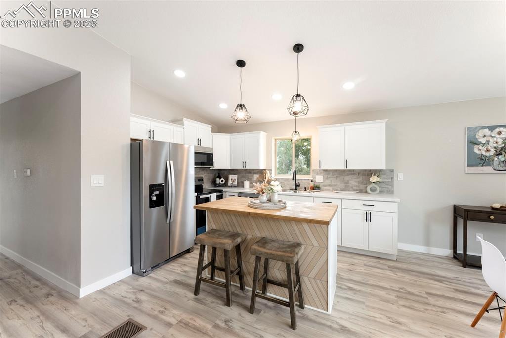 Image 14 of 37: Kitchen