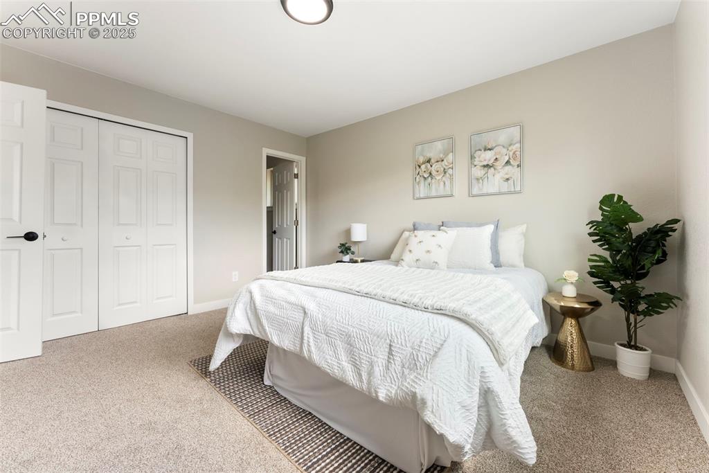 Image 17 of 37: Bedroom