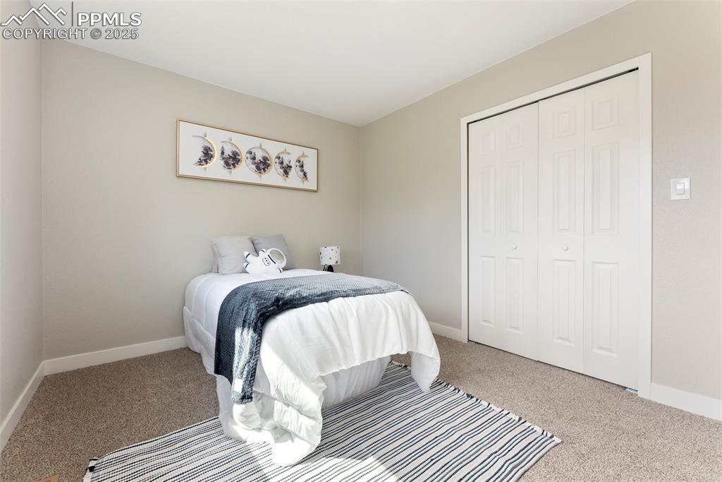 Image 21 of 37: Bedroom