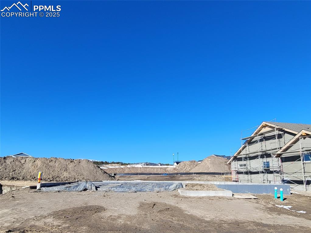 Caption: Hillingdon-Prairie Elevation-3 Car Garage-Finished Basement with 9