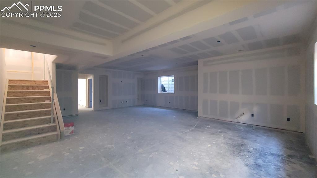Image 14 of 20: Family Room