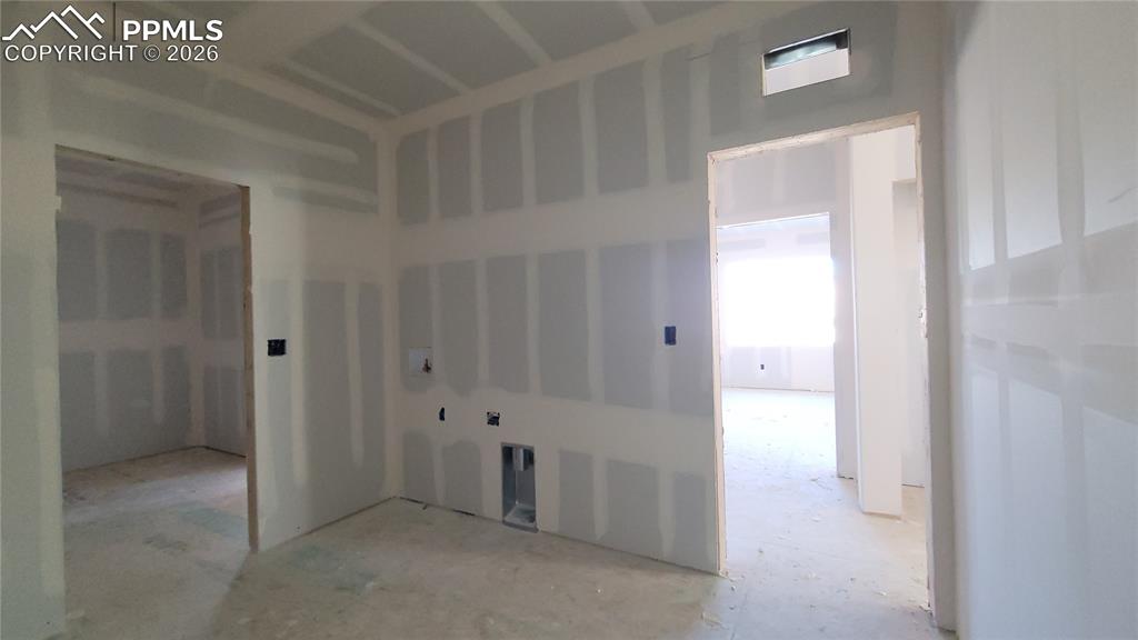 Image 18 of 20: Laundry