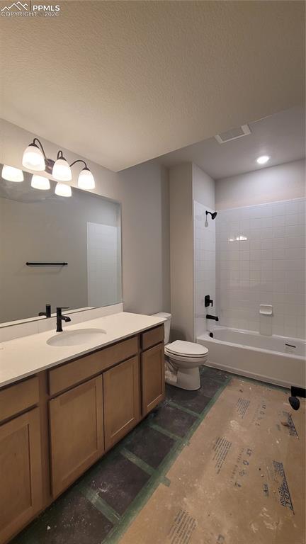 Image 21 of 24: Bedroom