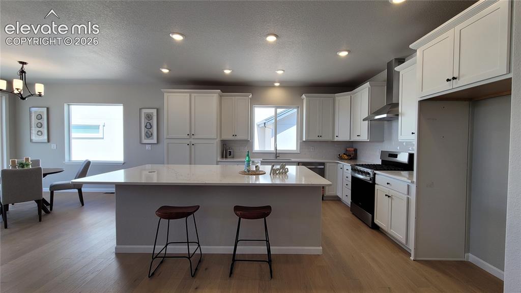 Image 8 of 50: Kitchen