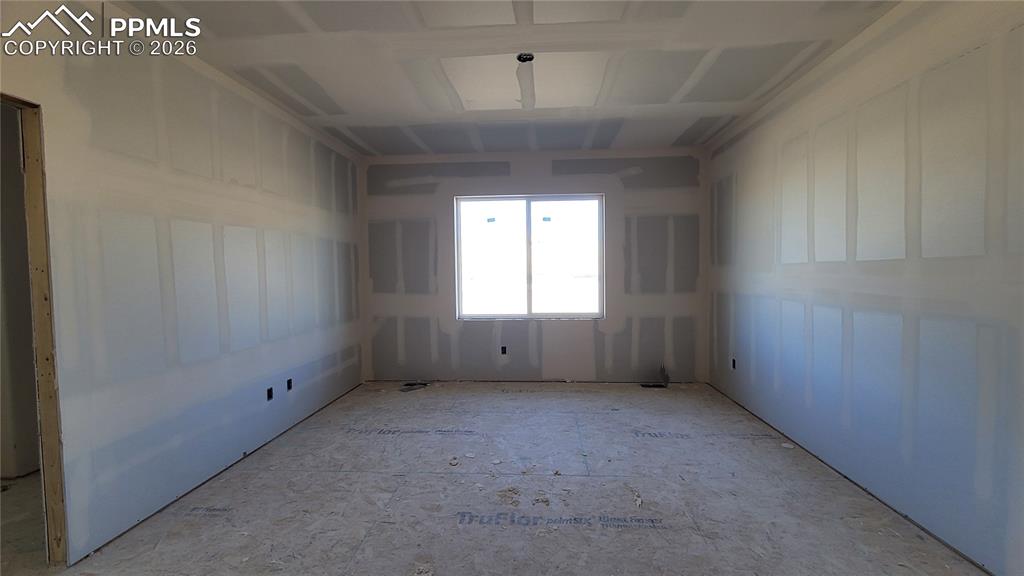 Image 9 of 50: Kitchen
