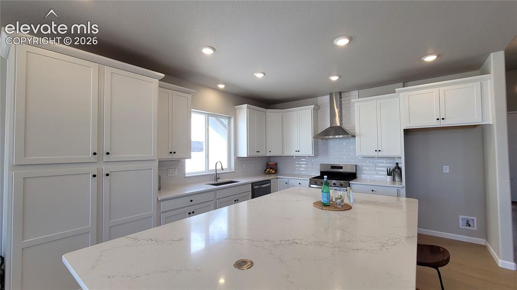 Image 9 of 50: Kitchen